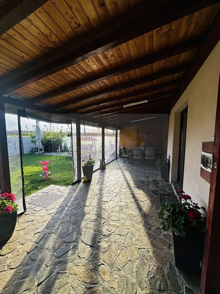 Vila mobilata complet de inchiriat, aproape de padure, 4 camere